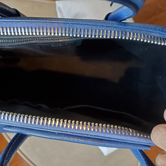 GIVENCHY Blue Antigona Bag - Picture 8 of 9